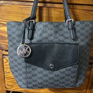 Michael Kors Black Jet Set Large Pocket Multifunction Tote